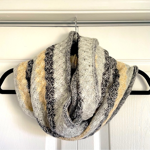 Women’s Do Everything in Love Knit Infinity Scarf - Grey/Cream - Picture 2 of 6